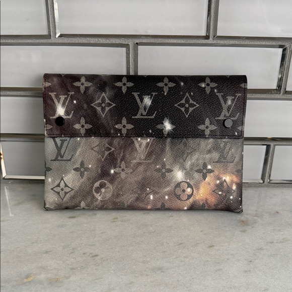 Louis Vuitton Handbags - Louis Vuitton rare galaxy medium pochette kirigami clutch wallet